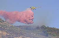 Avioneta sofocando el incendio, fuente: Las Provincias